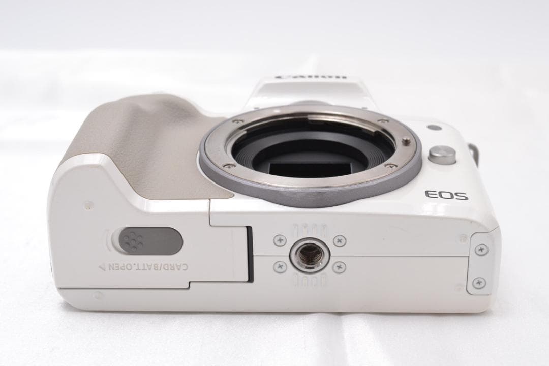 ■ 美品 ■ キャノン　Canon EOS Kiss M ホワイトレンズキット