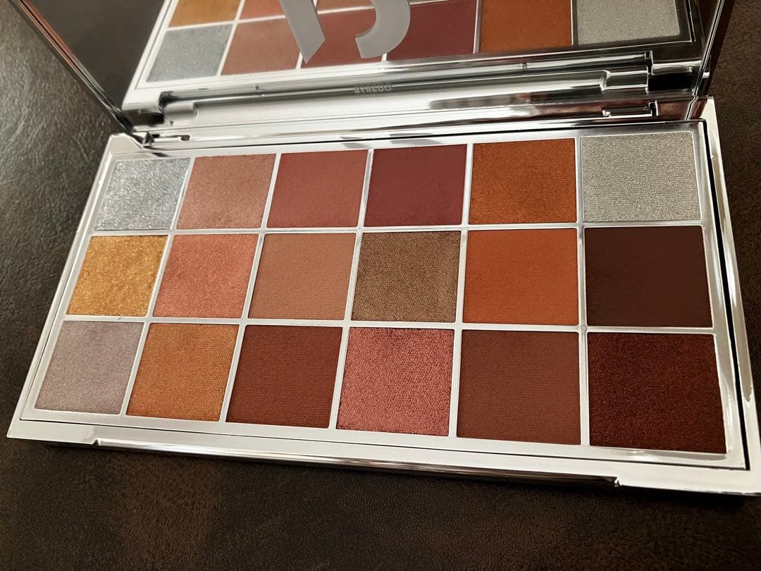 BYREDO アイシャドウパレット　リメンバランス