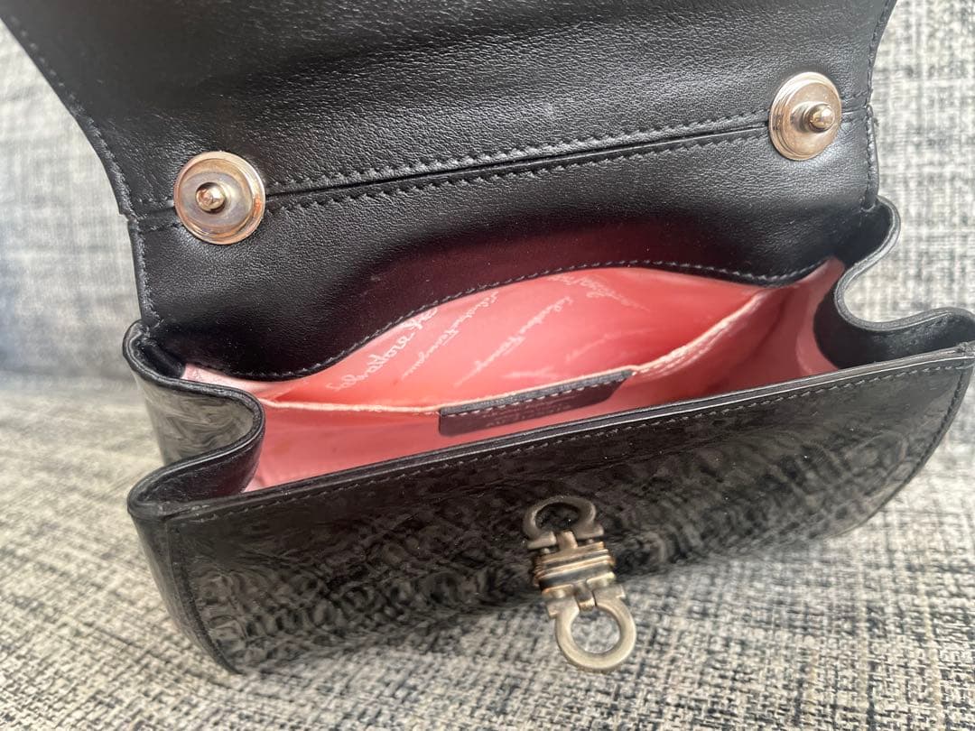 希少 フェラガモ エナメル ミニバッグ ポシェット 黒 ビンテージ