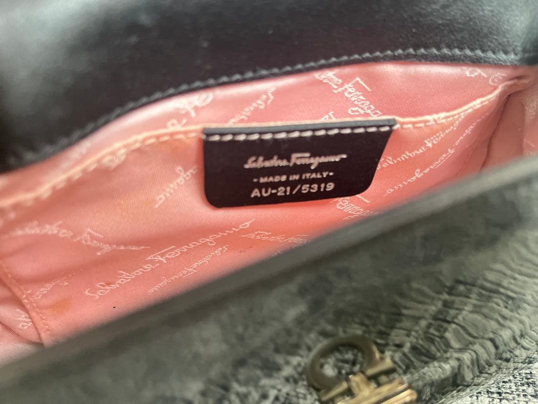 希少 フェラガモ エナメル ミニバッグ ポシェット 黒 ビンテージ