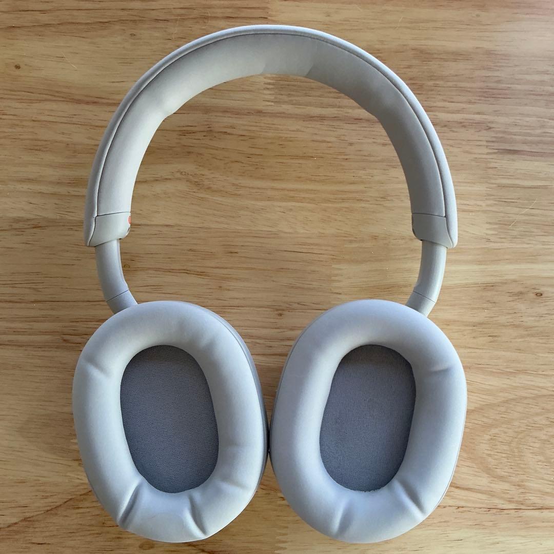 ワイヤレスヘッドホン　Sony WH-1000XM5