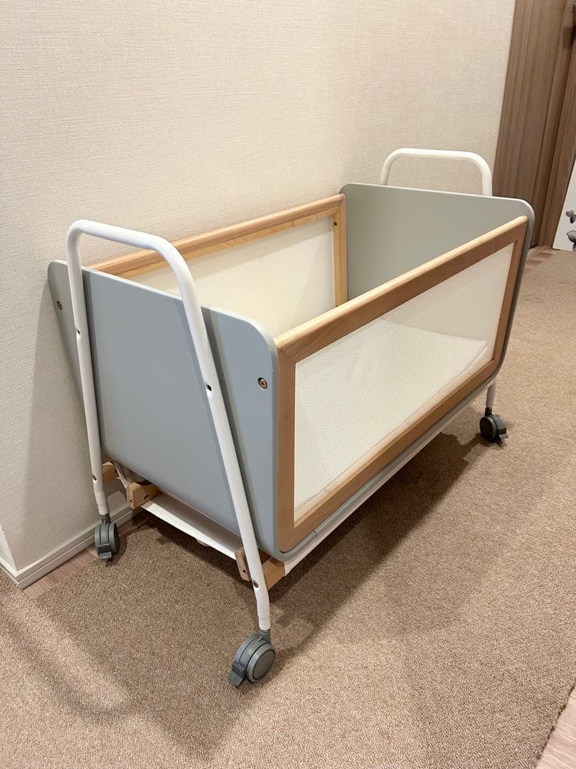 大和屋　リリワゴン2 グレー　ベビーベッド　コンパクト