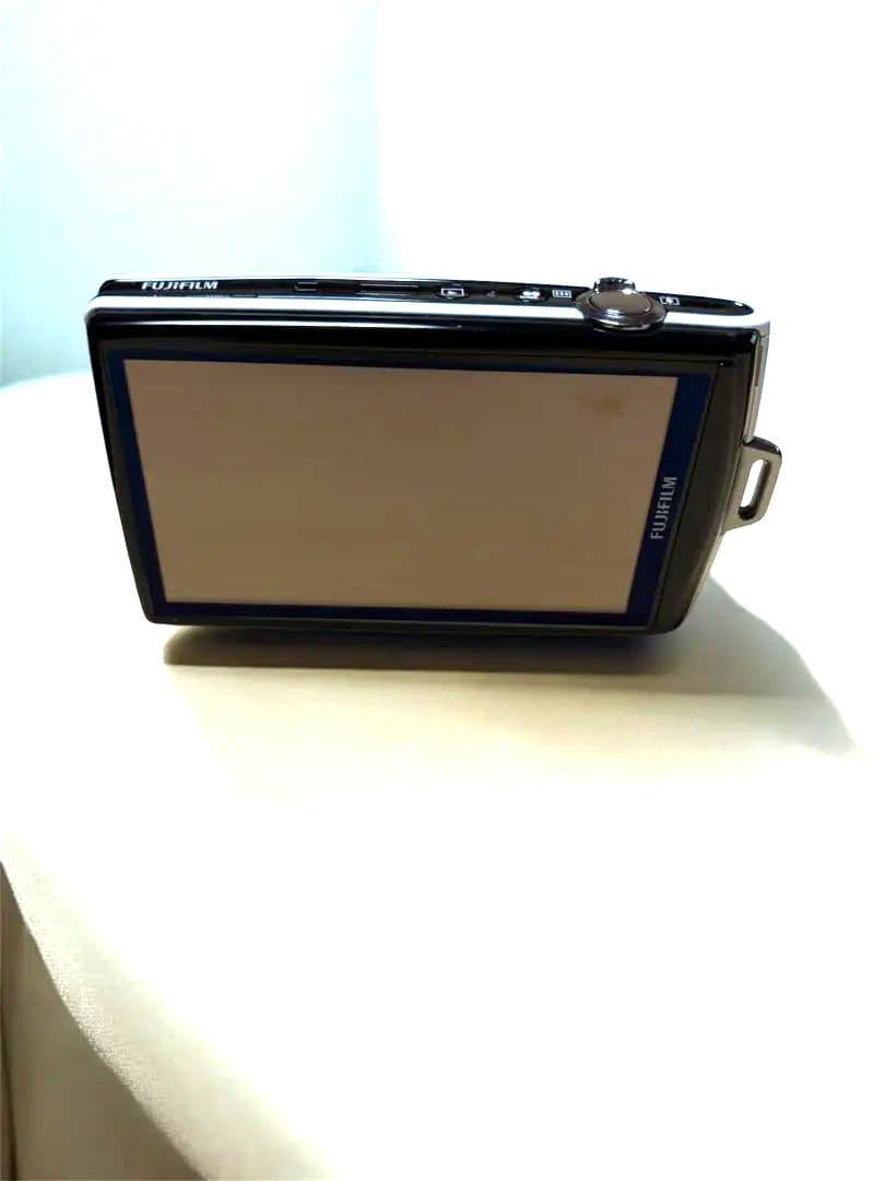 富士フィルムFINEPIX Z 1000EXRホワイト 美品　充電器有り