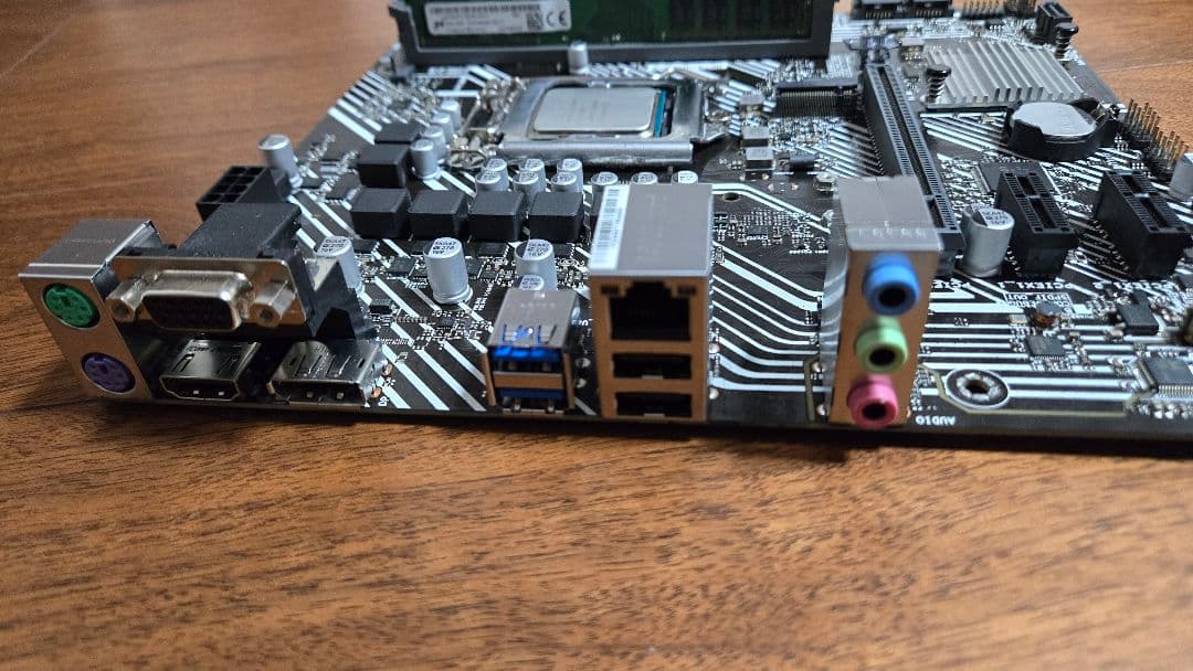 mATXマザーボード i7 11700 8GBx2枚メモリ付き