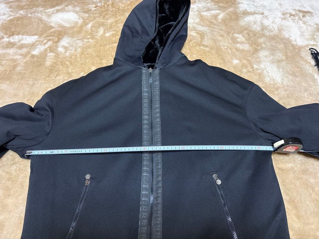 値下げ FENDI ファーリバーシブルコート ブラック 42 値下げしています。