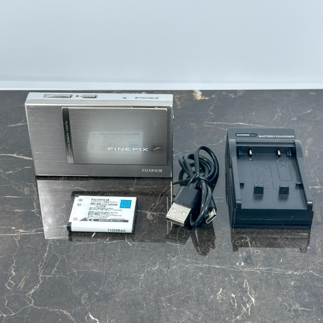 FUJIFILM 富士フイルム FinePix Z200fd　シルバー