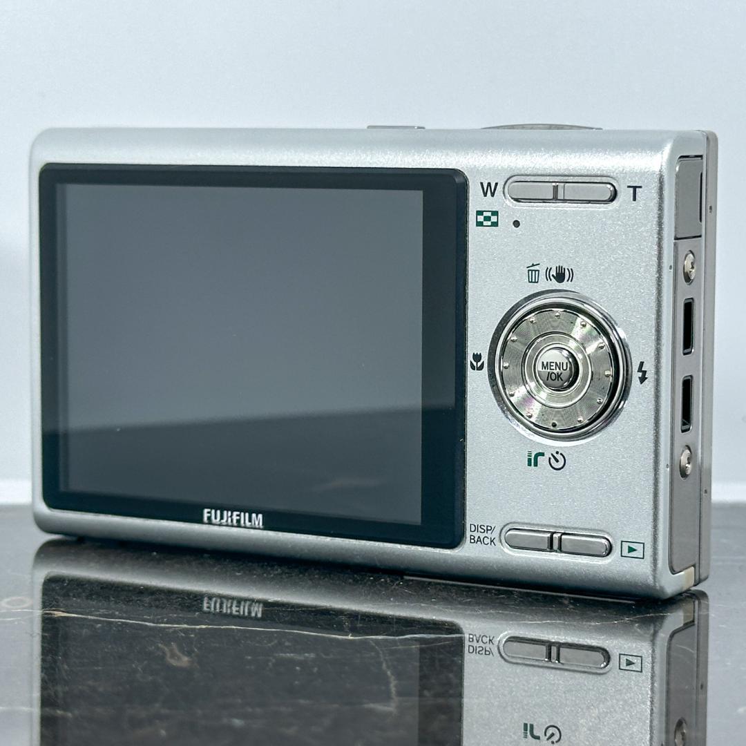 FUJIFILM 富士フイルム FinePix Z200fd　シルバー
