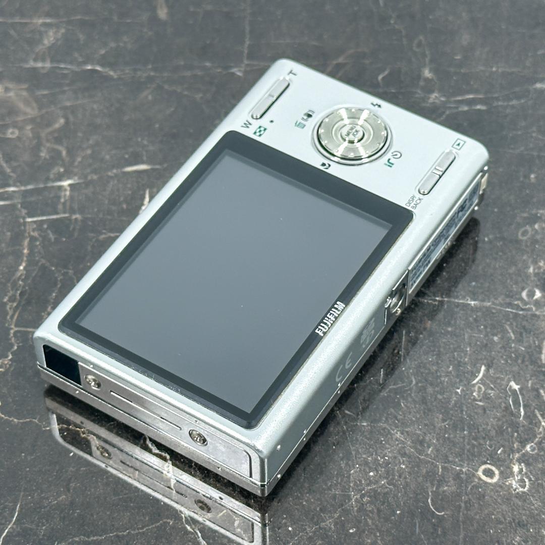 FUJIFILM 富士フイルム FinePix Z200fd　シルバー