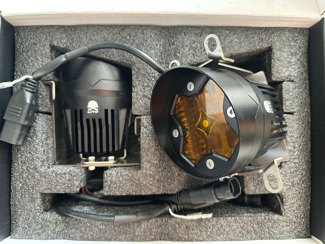 TOYOTA ジョリーロジャーズ RAV4用 デイライト付き フォグランプ