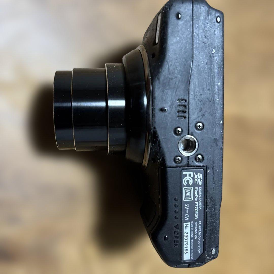 Fujifilm FinePix F770EXR 15メガピクセル　(ブラック)