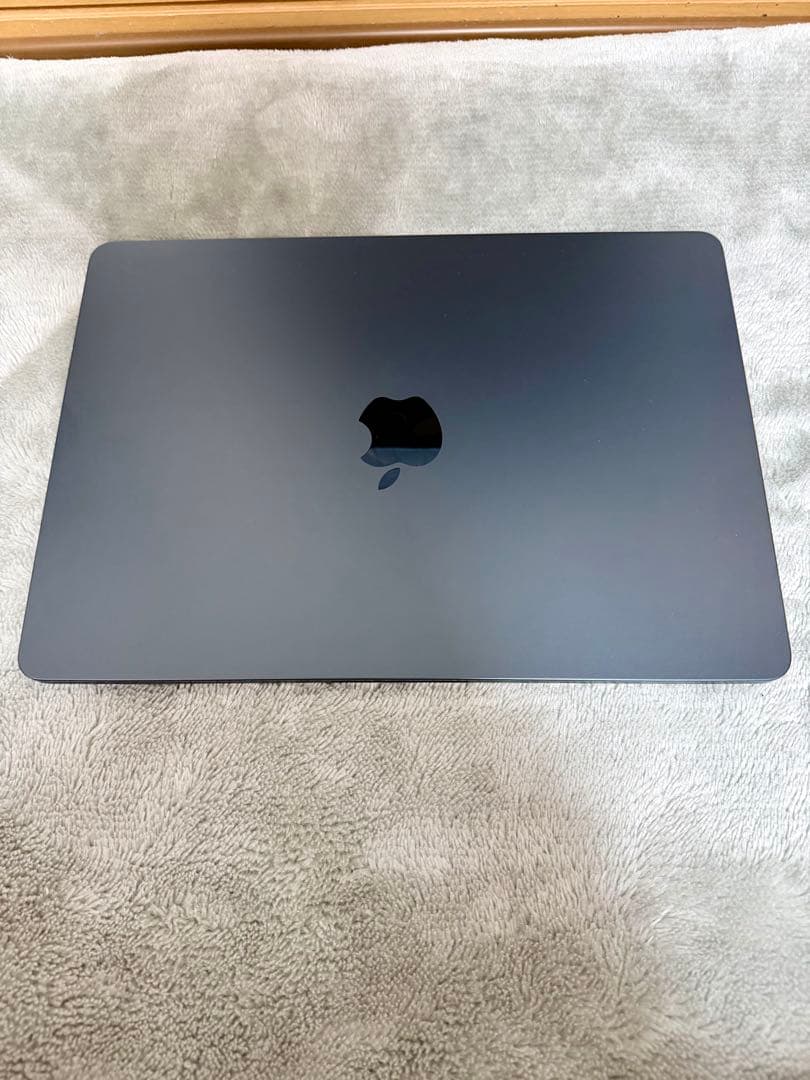 美品のMacBook Air M2 2022年13.6インチ256GB、8GB