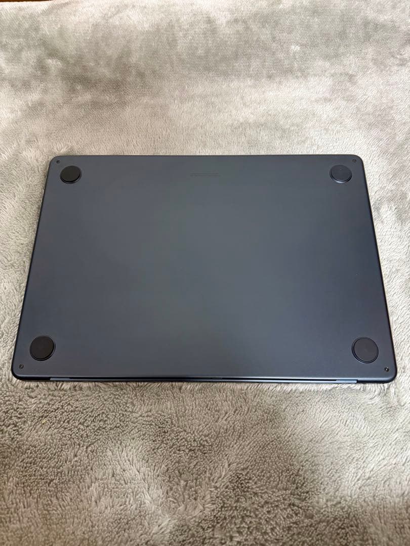 美品のMacBook Air M2 2022年13.6インチ256GB、8GB