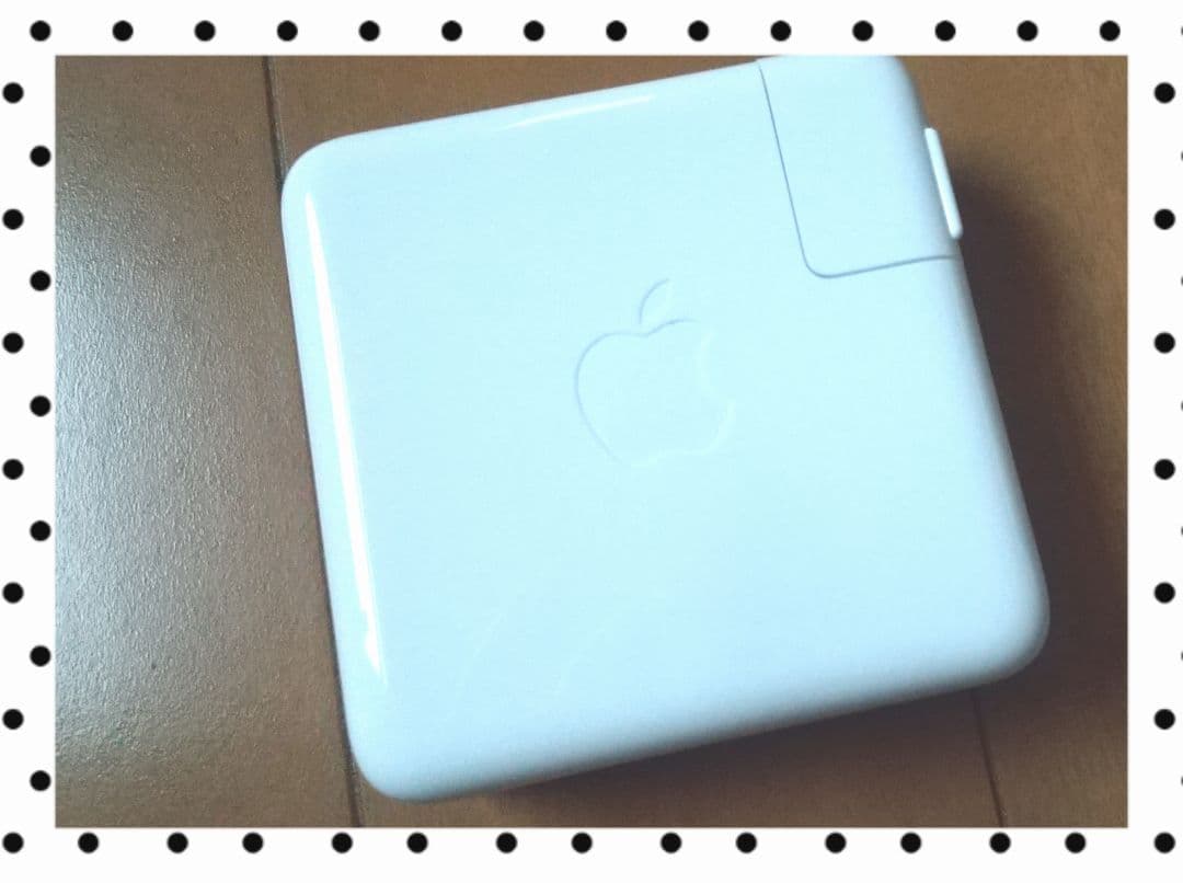 20.Apple 純正　61W USB-C電源アダプタ