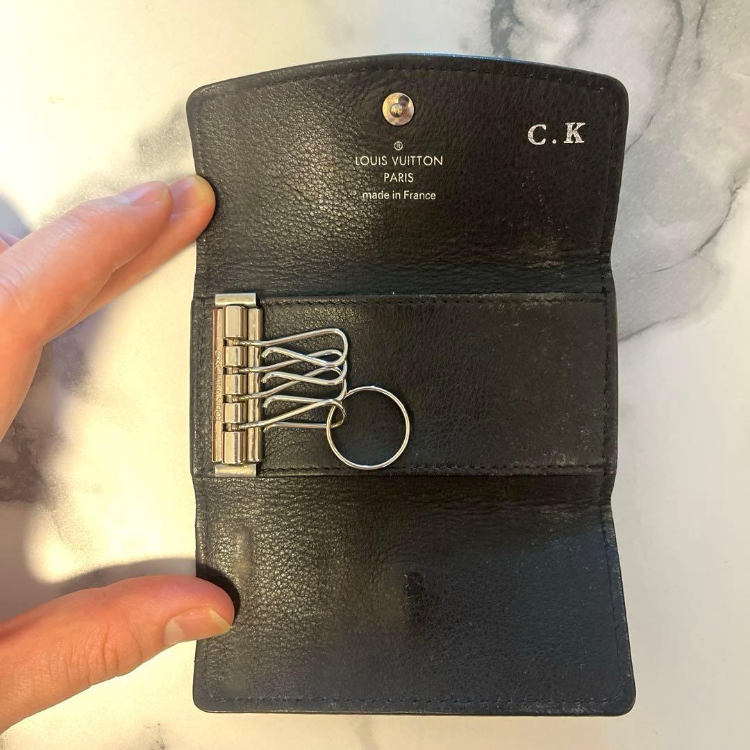 ルイ・ヴィトン LOUIS VUITTONキーケース　黒　ミュルティクレ　マヒナ