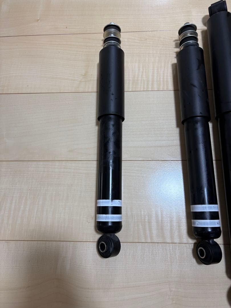 ハイエースダークプライムs ショックアブソーバー 4本セット ブラック