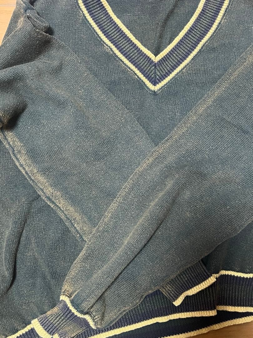 t*】様 HIROKI TSUZUKI V neck slanting swea