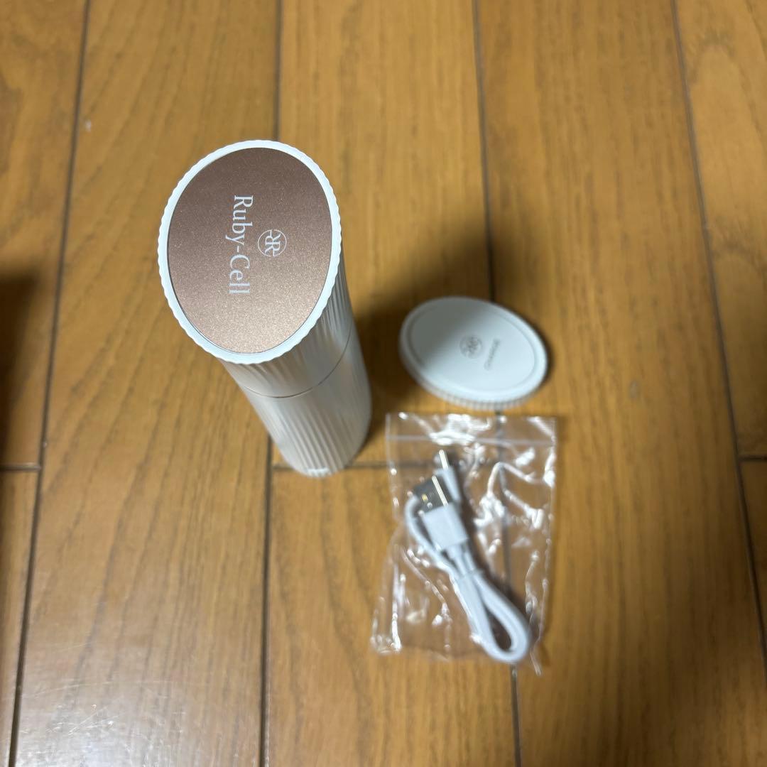 Ruby Ceelハンディブラシ　ホワイト