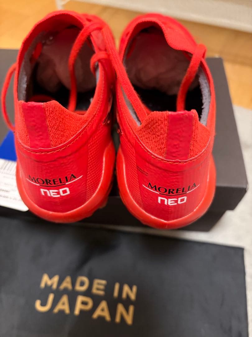 ジ*ン様 サッカースパイク　ミズノ　モレリアネオ3β レッド　レア