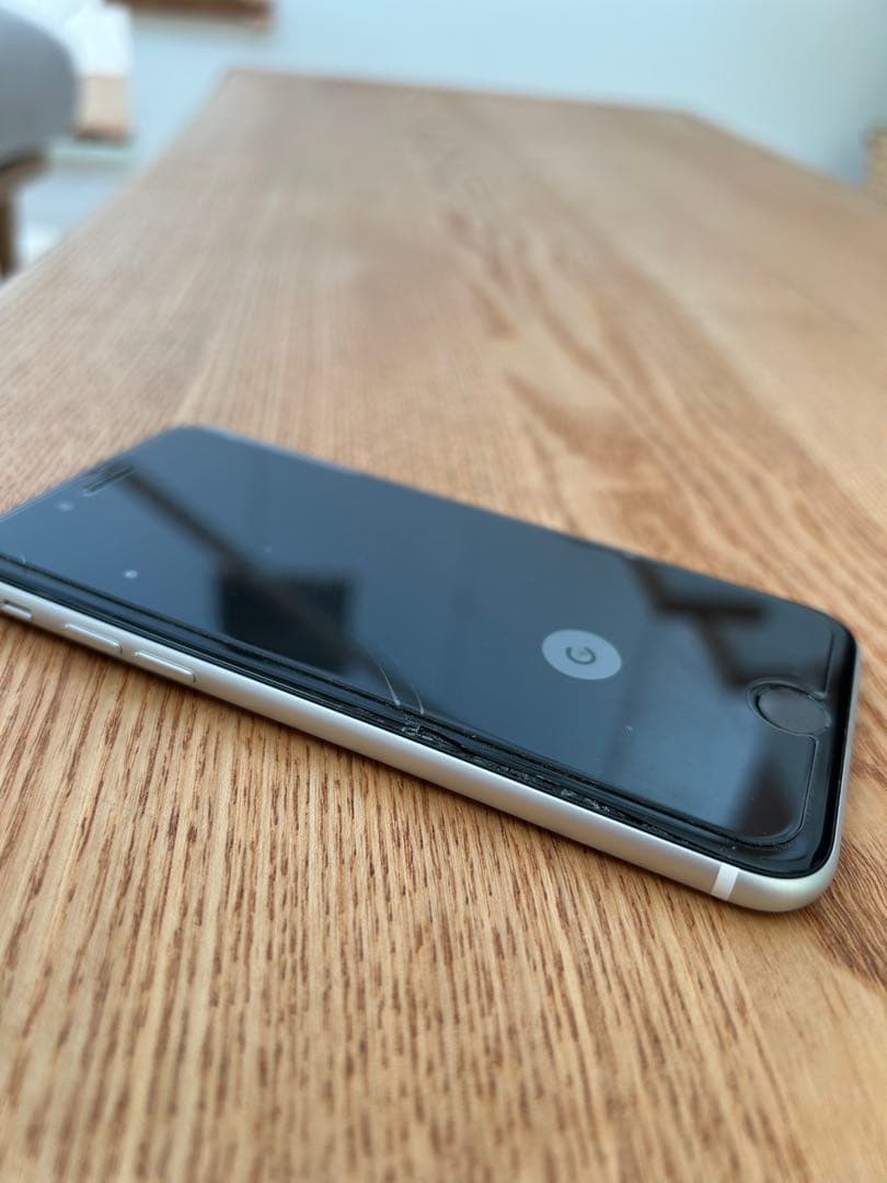 Apple iPhone SE (第2世代) ホワイト 本体