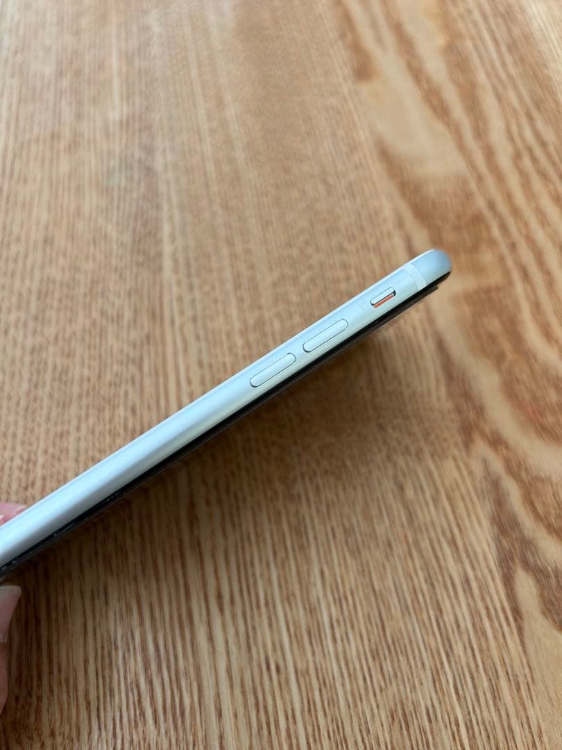 Apple iPhone SE (第2世代) ホワイト 本体