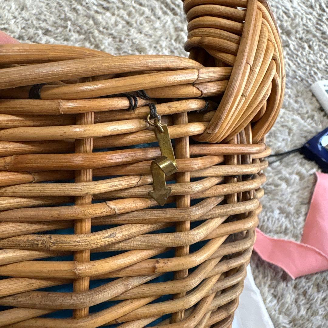 新品　エバゴス　籐製バスケット 青色内布