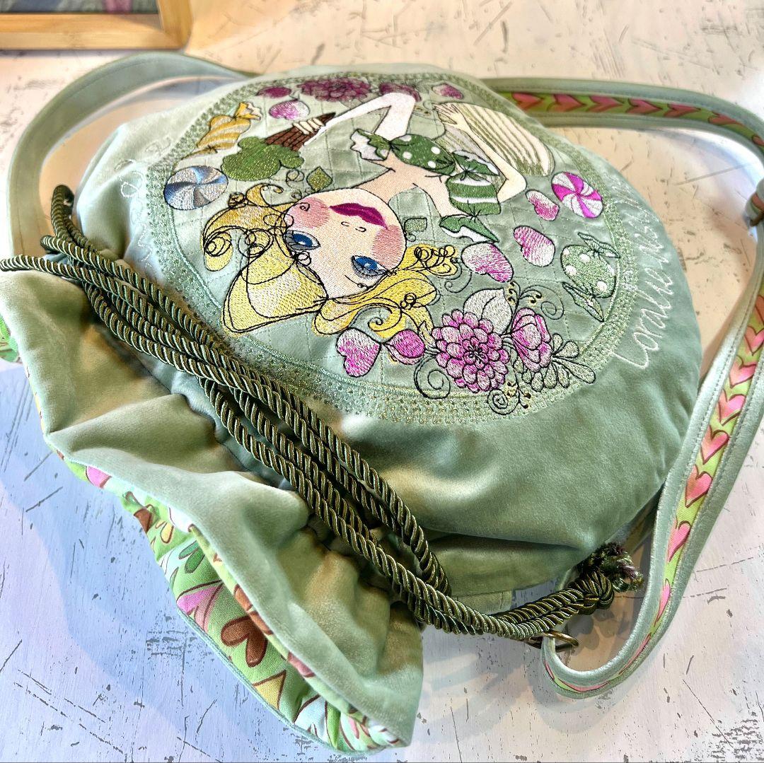 ロラライハリス♡ライトグリーンベルベット♡刺繍の丸い巾着ショルダーバッグ
