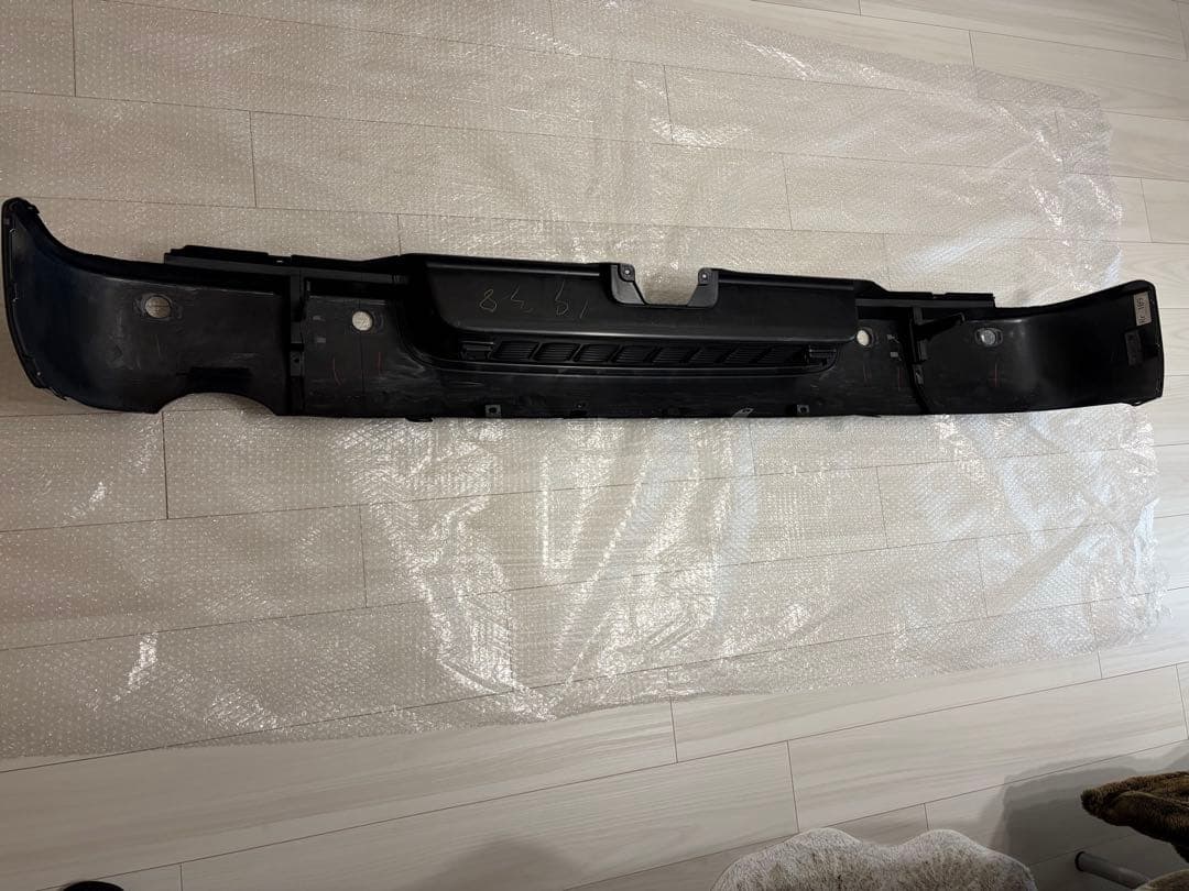 TOYOTAハイエース　純正リアバンパー ブラック　新車外し