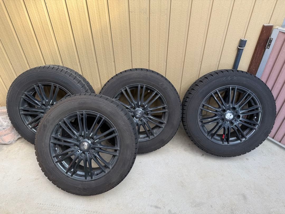 プリウスα バリ山 国産スタッドレス トーヨー205/60R16 お値引き可能◎