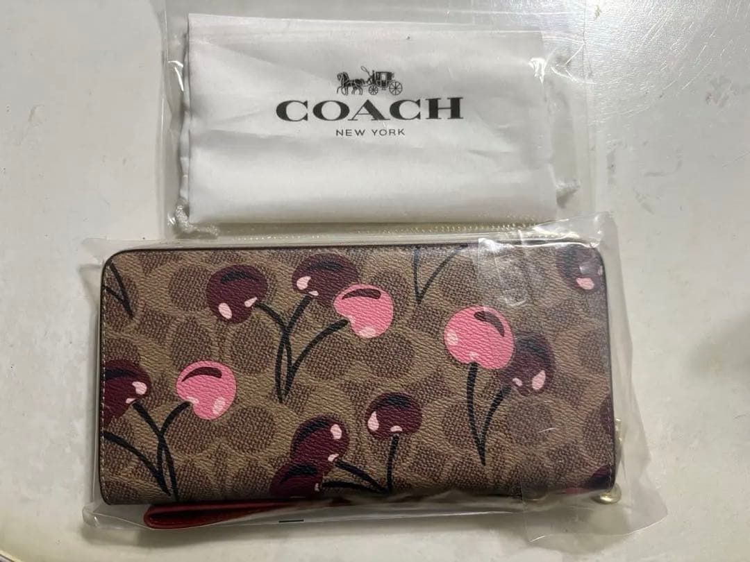 COACH 長財布　さくらんぼ　新品