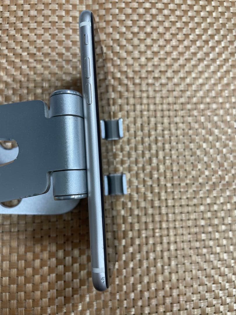 iPhone SE 第3世代 128 GB スターライトSIMフリー【7304】