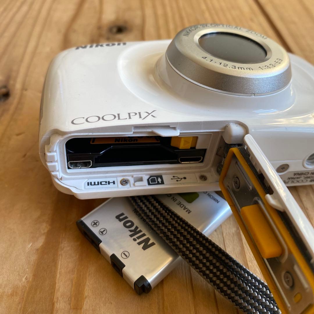 美品　Nikon COOLPIX S33 防水デジタルカメラ　おまけ付き