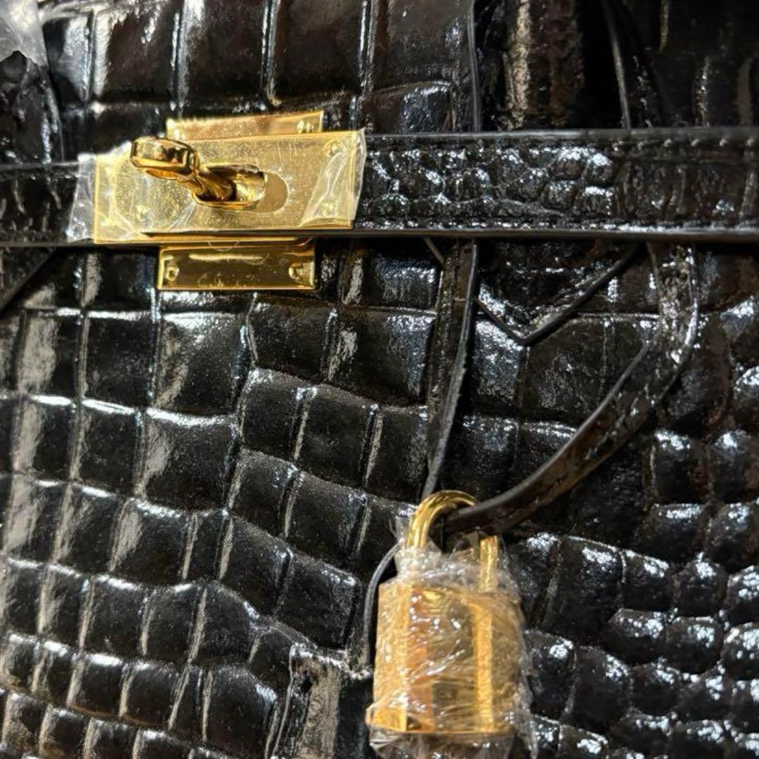 黒 クロコダイル型押しレザー ハンドバッグ カデナ キー付き Y