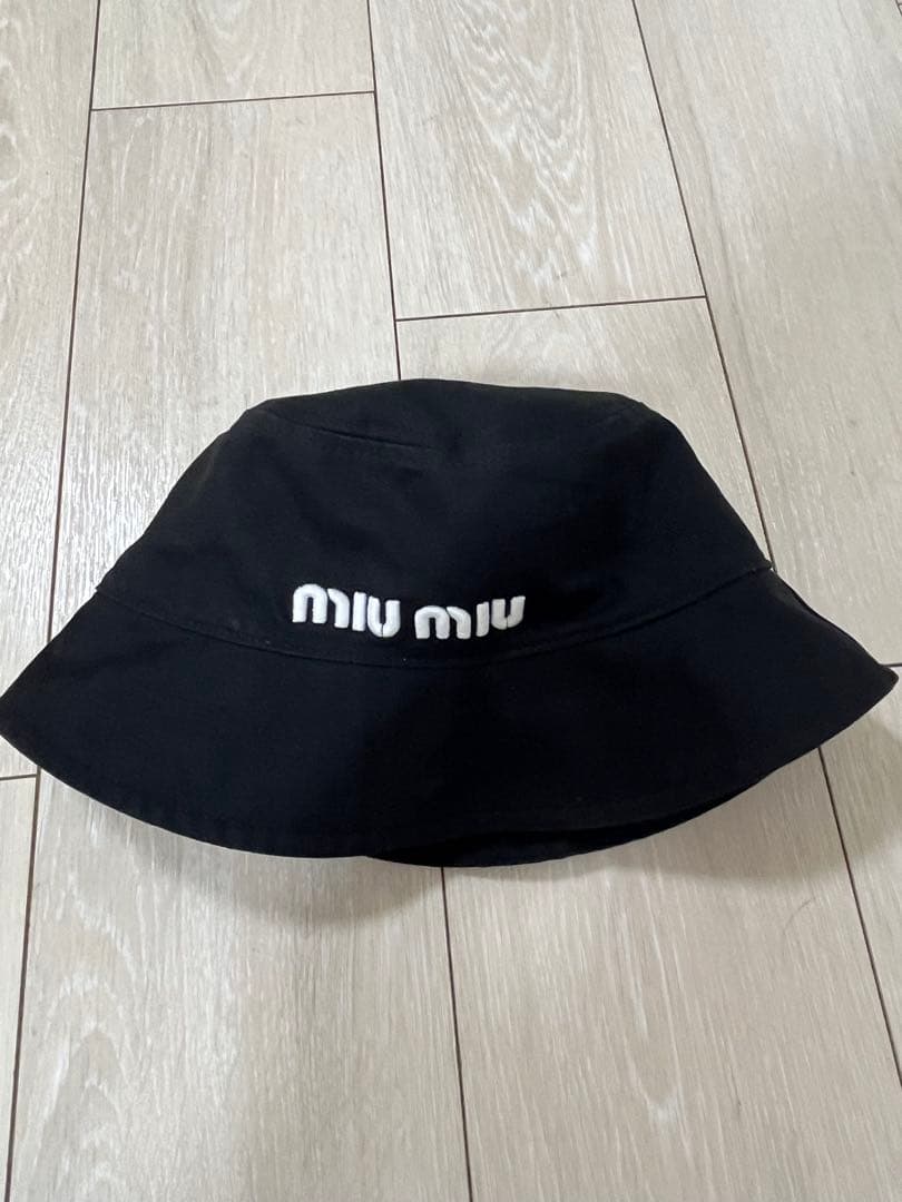 MIU MIU ブラック バケットハット S