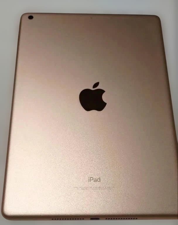 iPad 第6世代 Wi-Fiモデル ゴールド 32GB