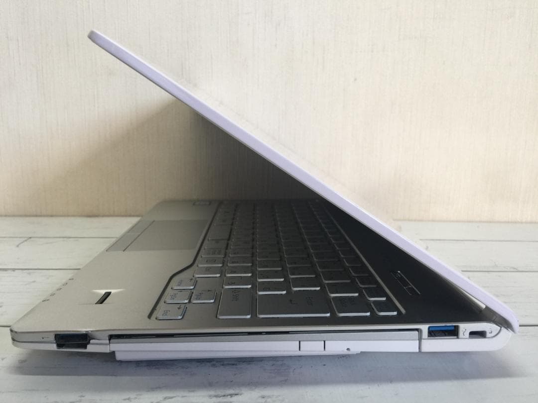 富士通 LIFEBOOK SH90/X 13.3型高解像度TFT 軽量コンパクト