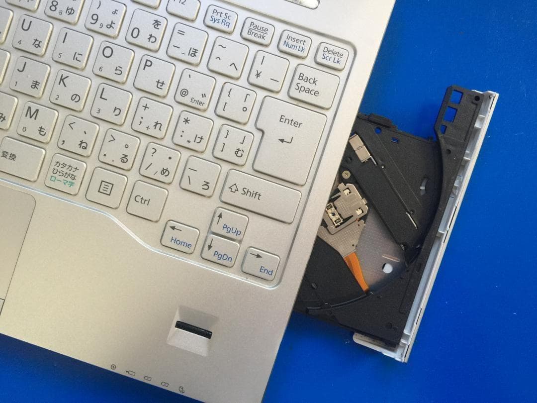 富士通 LIFEBOOK SH90/X 13.3型高解像度TFT 軽量コンパクト