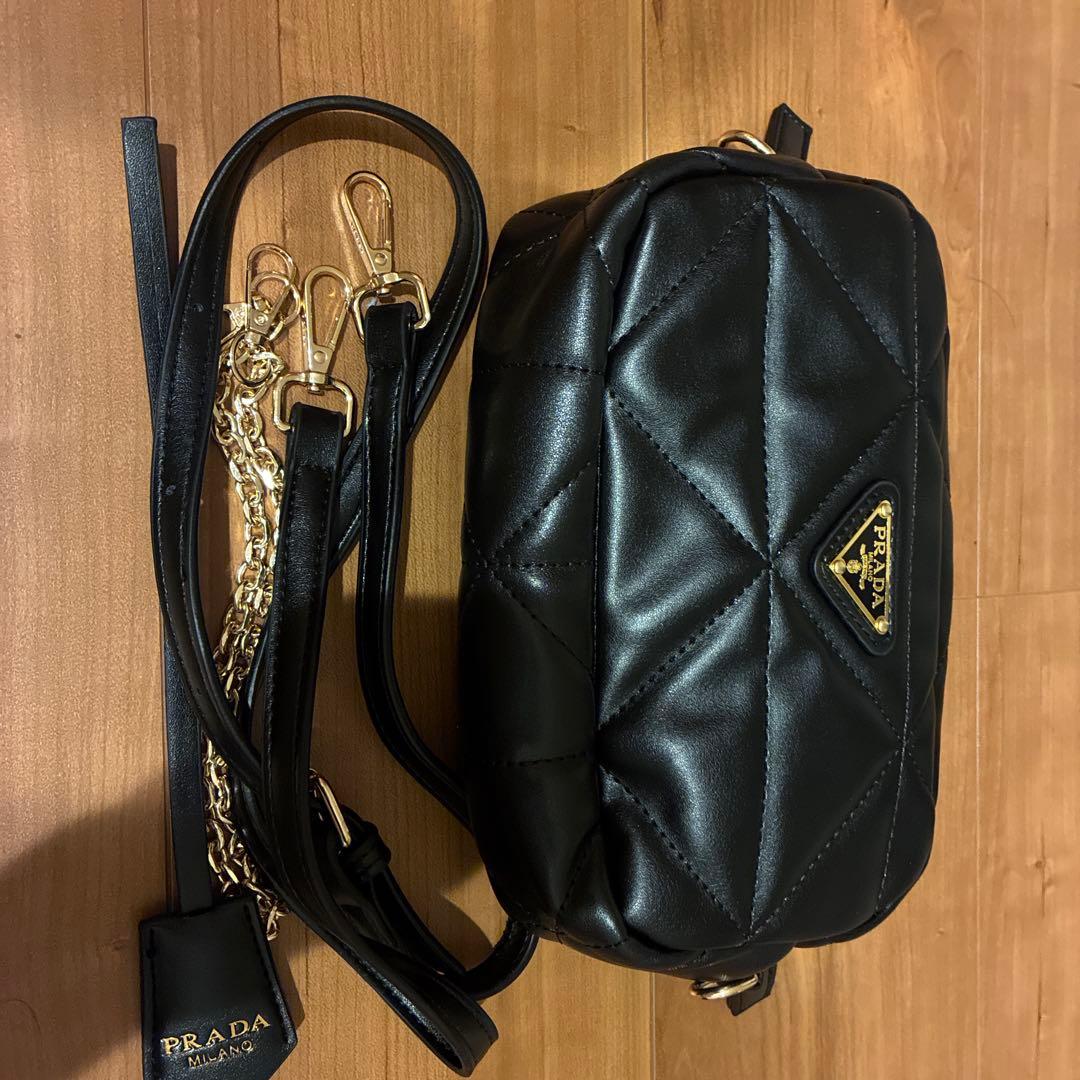 PRADAブラックショルダーバッグ