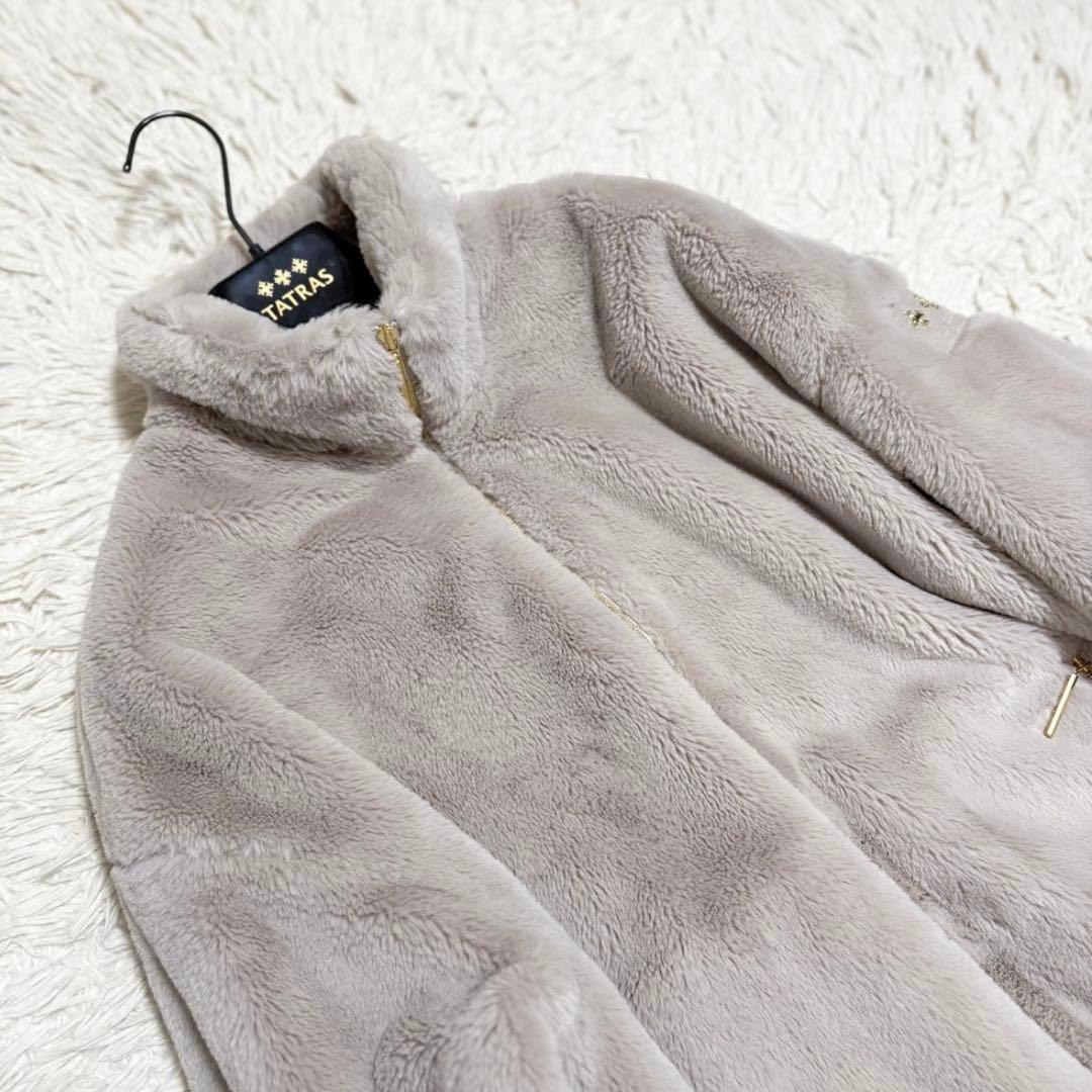 美品TATRAS BARBRA 01ファーコート ゴールド金具 ロゴ刻印