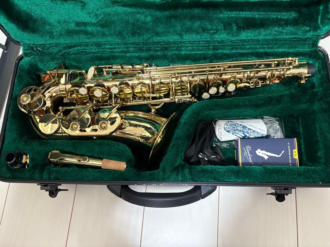 サックス本体 ゴールド ハードケース付き
