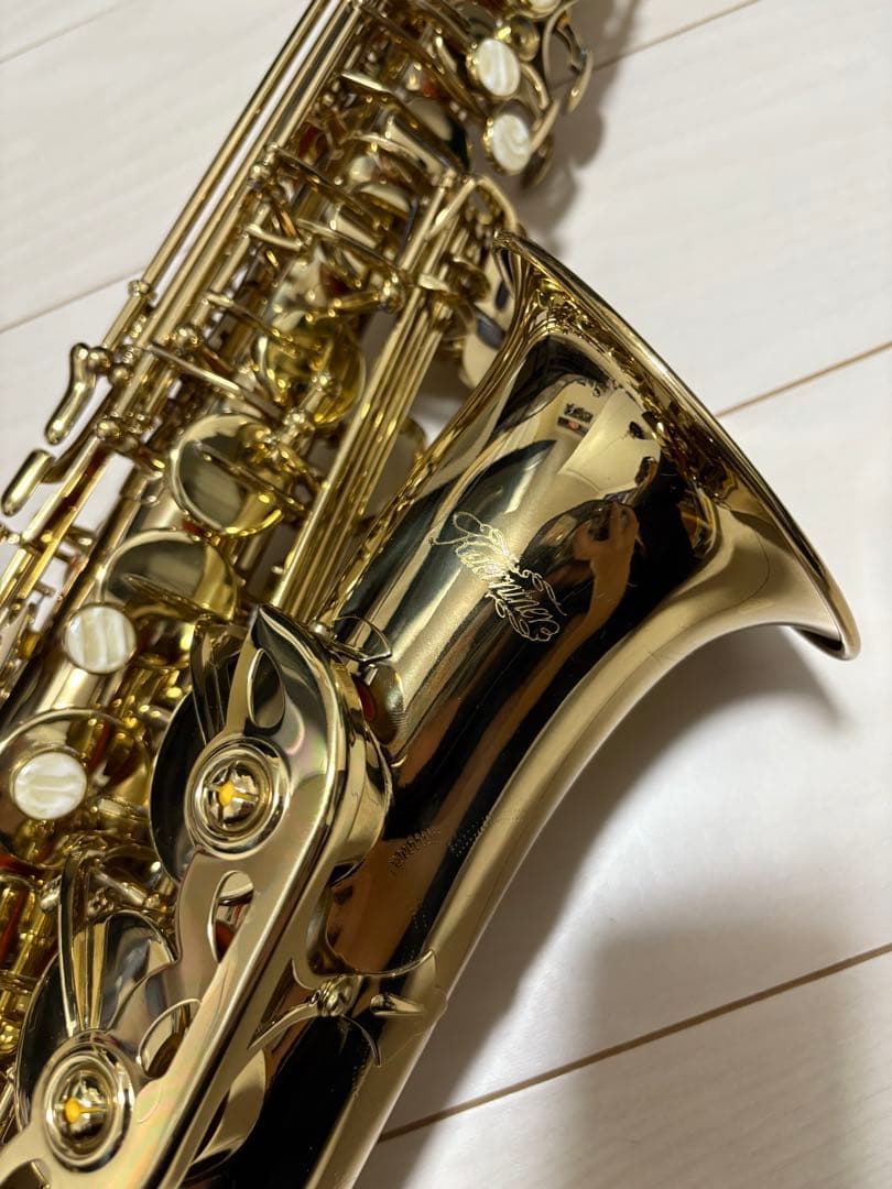 サックス本体 ゴールド ハードケース付き