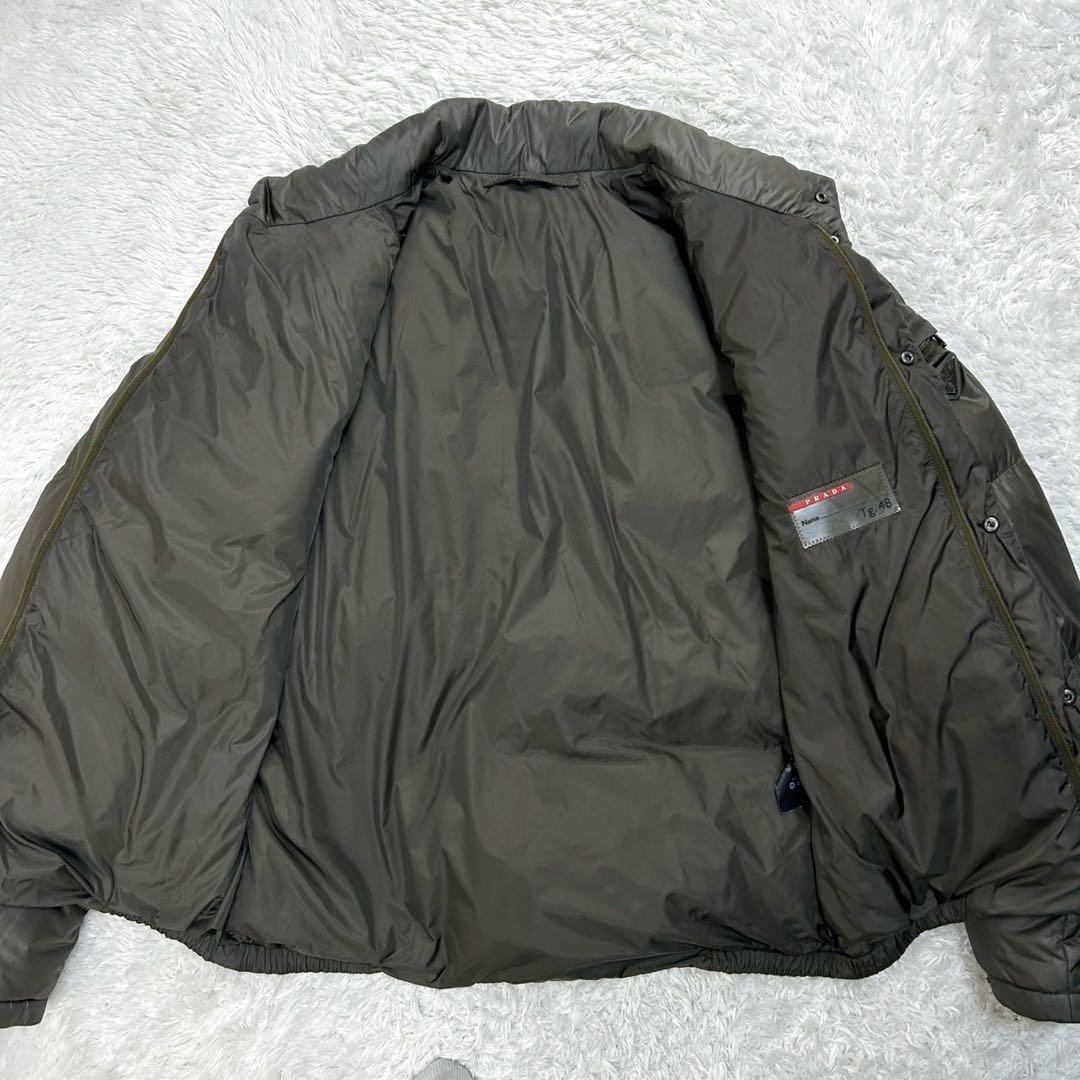 5685【希少カーキ・人気48サイズ】プラダ‪☆三角プレートロゴ入りダウン