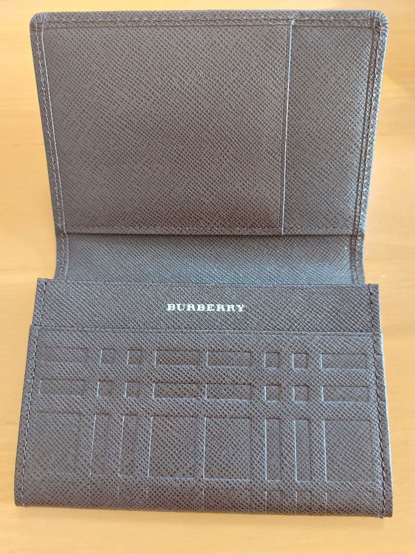 【新品未使用】BURBERRY ブラウンレザー 名刺入れ