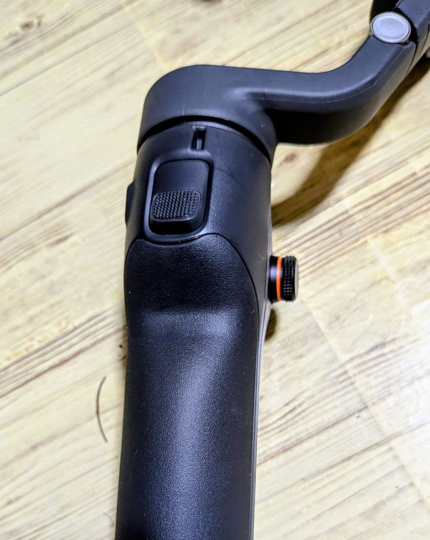 ほぼ新品　DJI Osmo Mobile 6 ジンバル　スタビライザー
