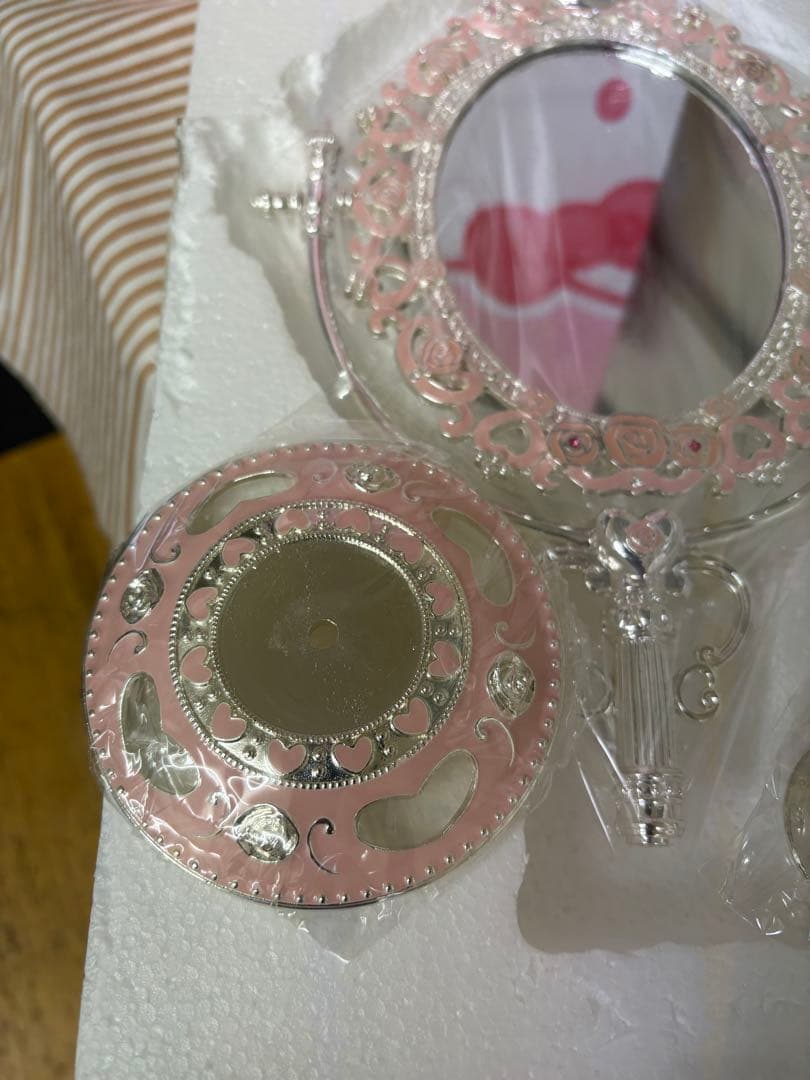 サンリオポイントカード景品　キティの卓上ミラー