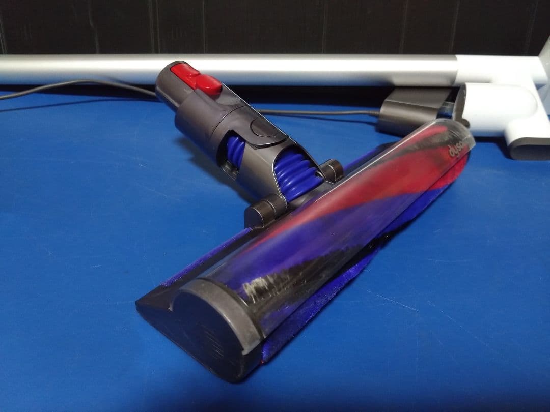 大人気モデル！dyson‼️デジタルスリムフィラフィ SV18　充電スタンド付き