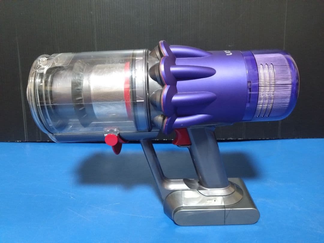 大人気モデル！dyson‼️デジタルスリムフィラフィ SV18　充電スタンド付き