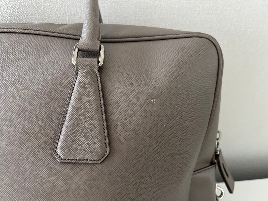 プラダ　ライトグレー　ブリーフケース
