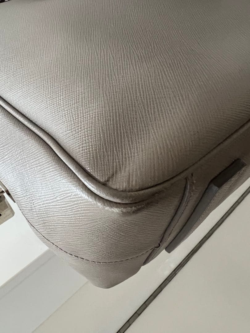 プラダ　ライトグレー　ブリーフケース