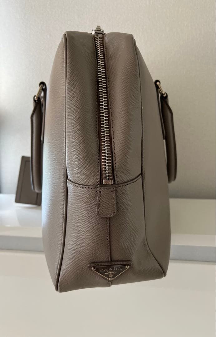 プラダ　ライトグレー　ブリーフケース