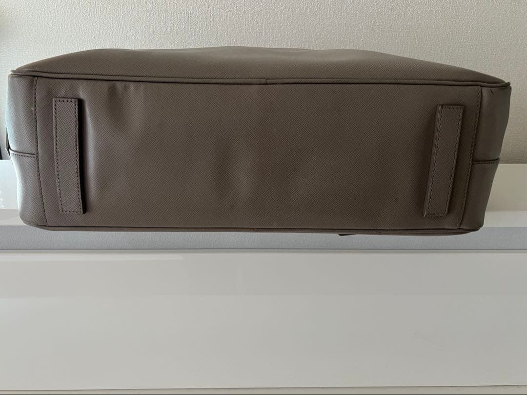 プラダ　ライトグレー　ブリーフケース